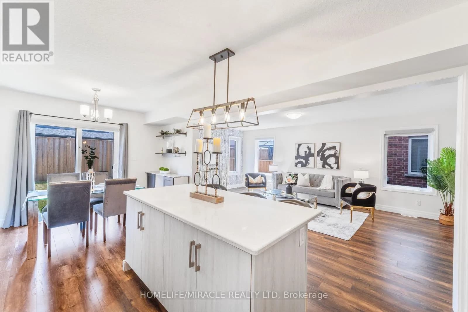 53 ROBERTSON DRIVE — photo 3 of 41