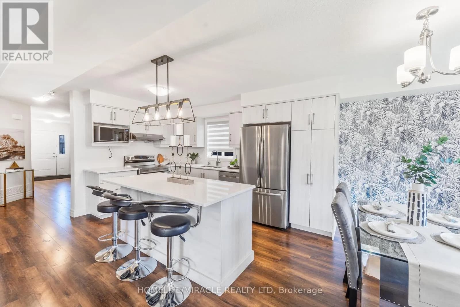 53 ROBERTSON DRIVE — photo 4 of 41