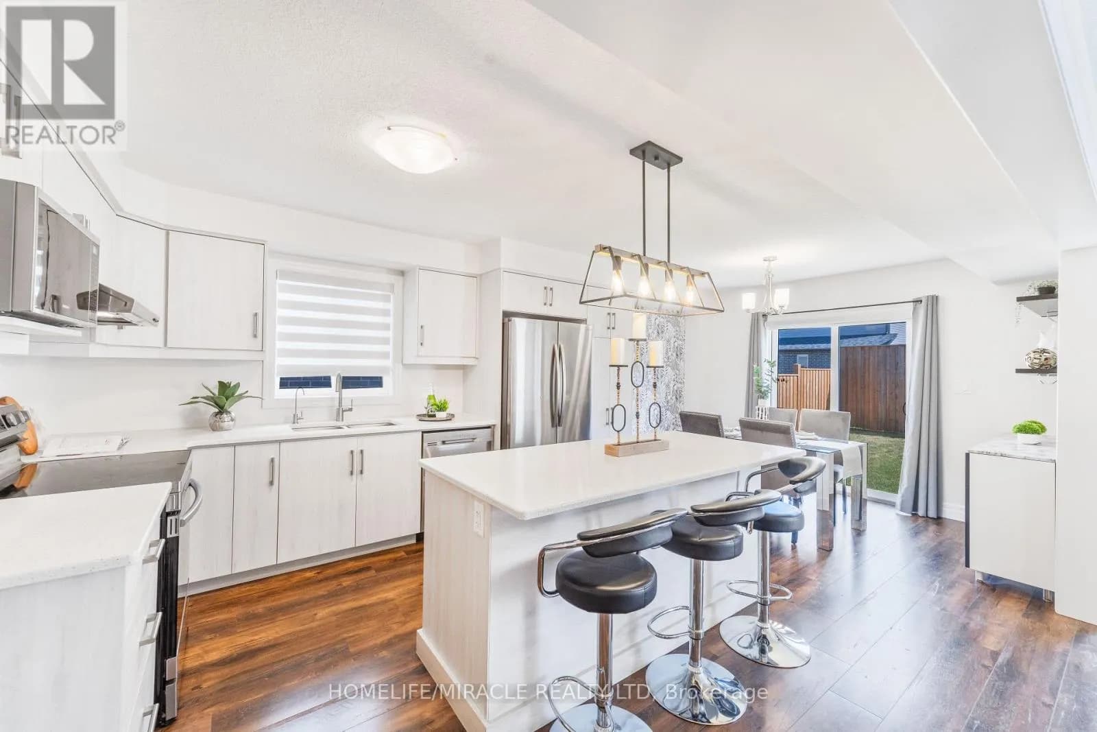 53 ROBERTSON DRIVE — photo 5 of 41