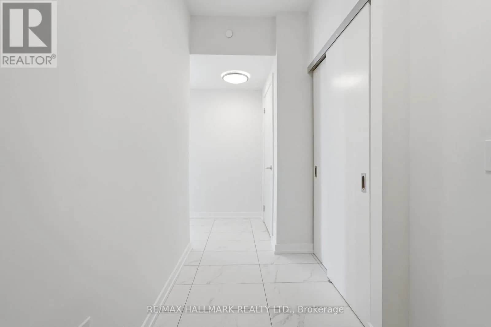 1406 - 5 WELLINGTON STREET S — photo 3 of 32