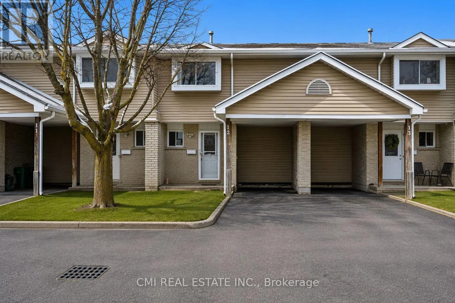 12 - 125 SEKURA CRESCENT — photo 1 of 40
