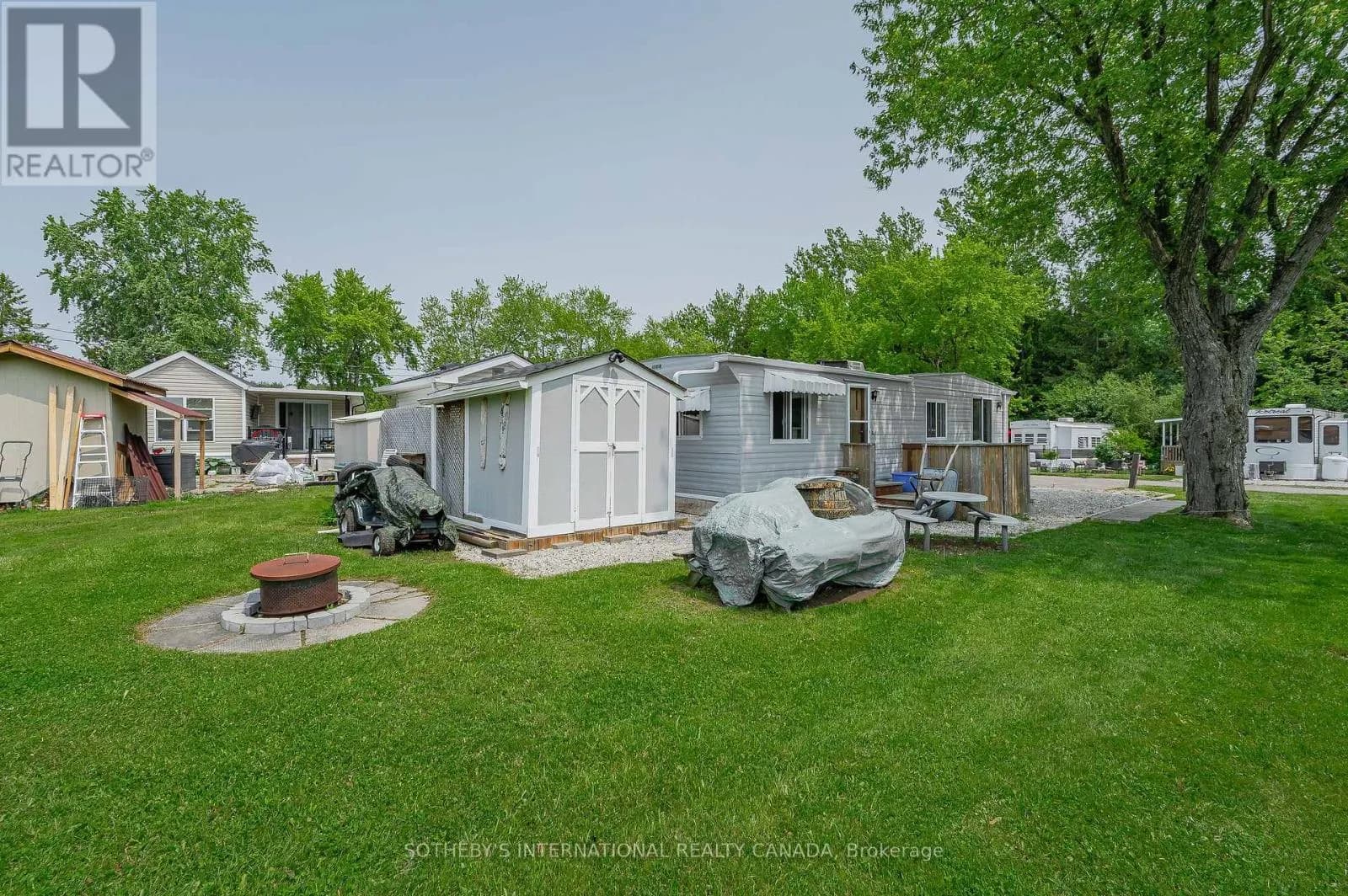 215 - 580 BEAVER CREEK ROAD — photo 4 of 32