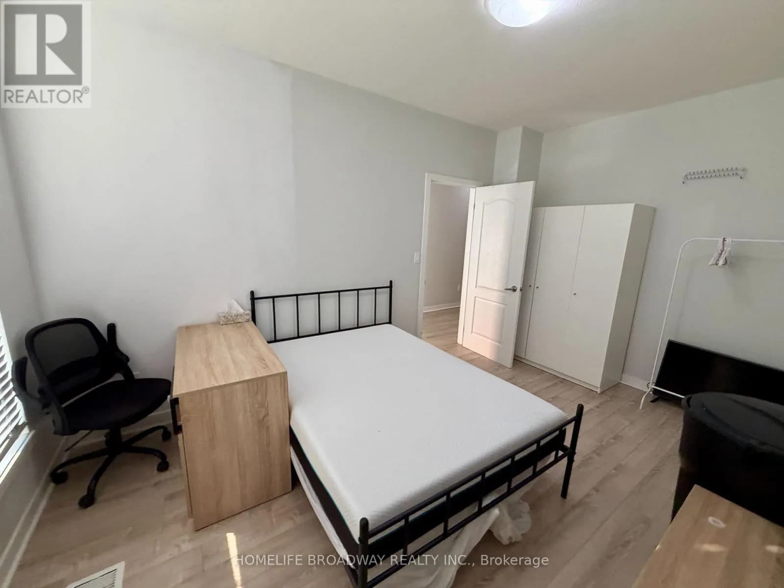 T106 - 62 BALSAM STREET — photo 4 of 40