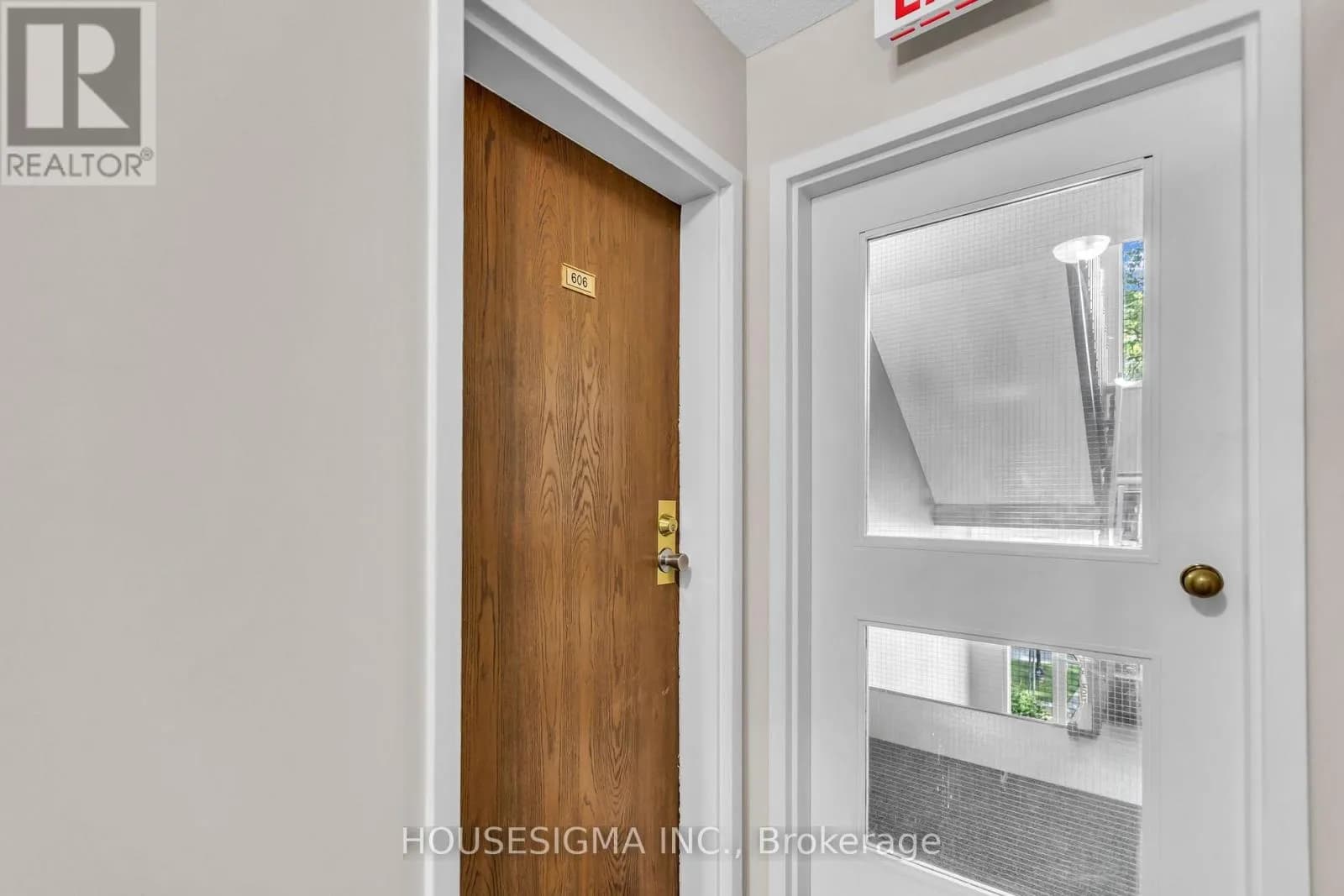 606 - 565 GREENFIELD AVENUE — photo 4 of 26