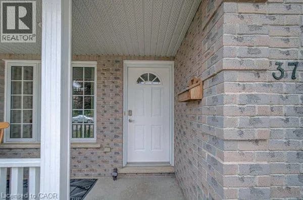 37 WINGFIELD Avenue — photo 4 of 36