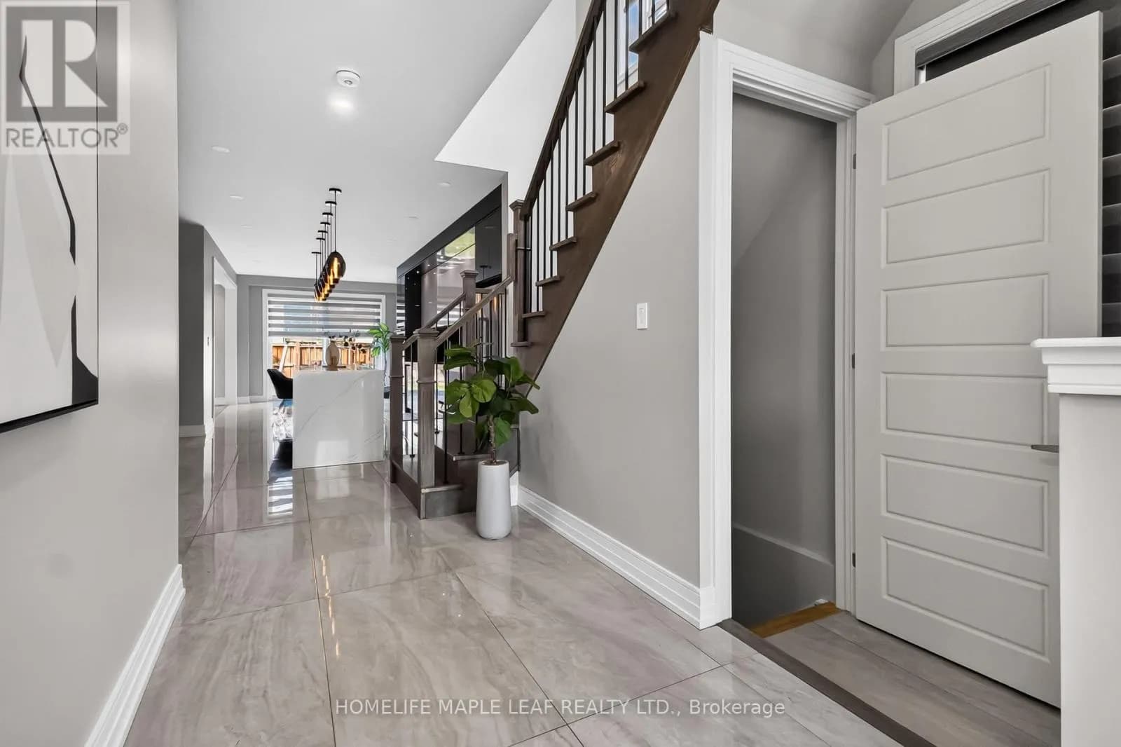20 WANNAMAKER CRESCENT — photo 5 of 50