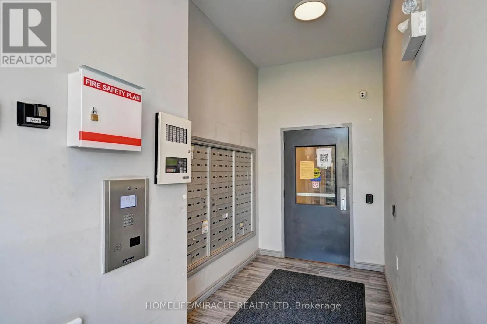 209F - 275 LARCH STREET — photo 4 of 36