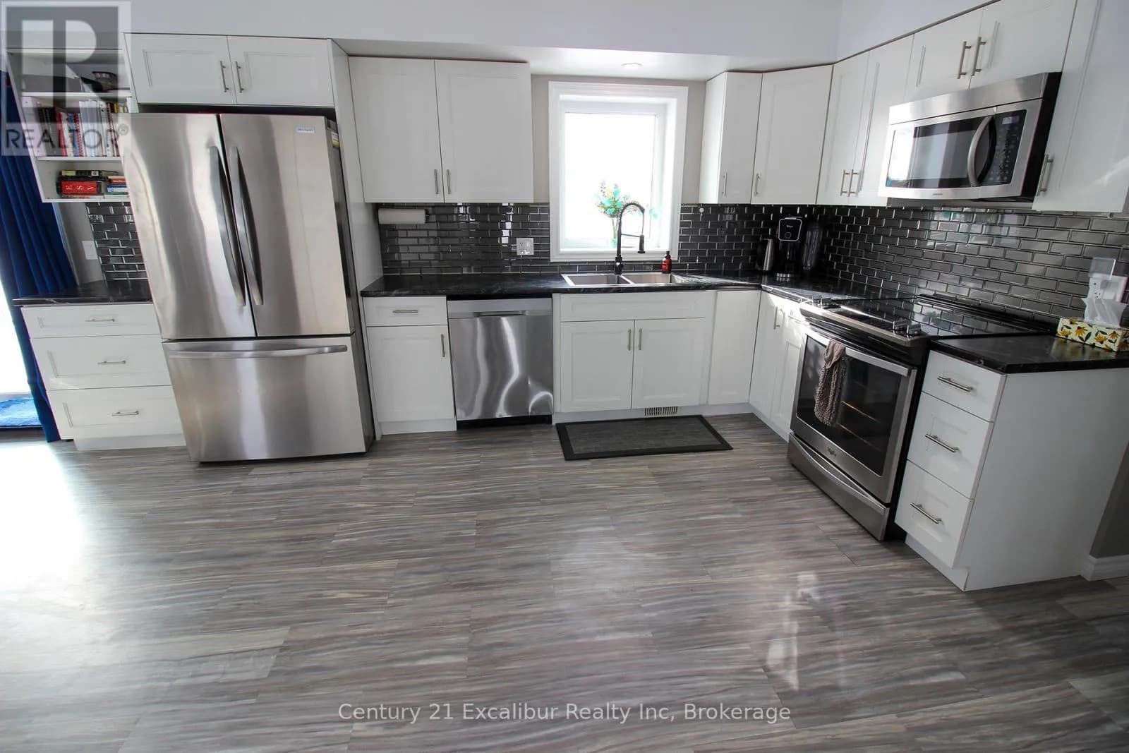 7104 SIXTH LINE ROAD W — photo 4 of 24