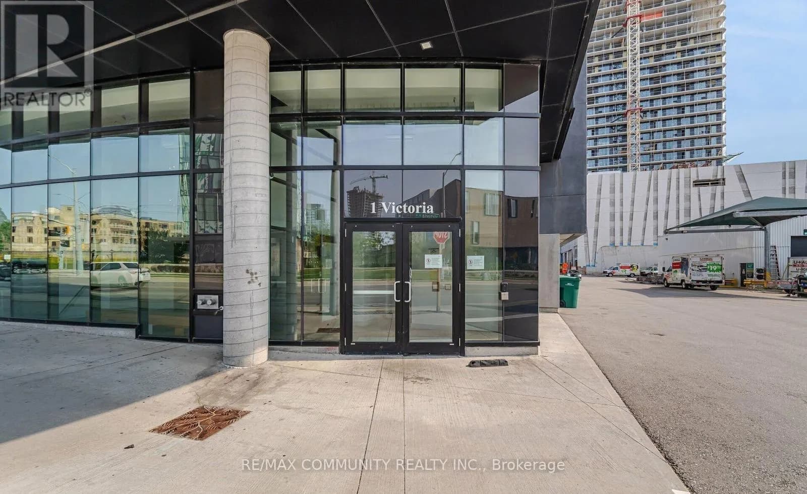 1708 - 1 VICTORIA STREET — photo 2 of 34