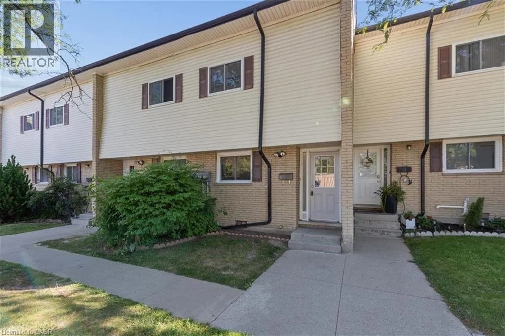 211 VERONICA Drive Unit# 8 — photo 2 of 34