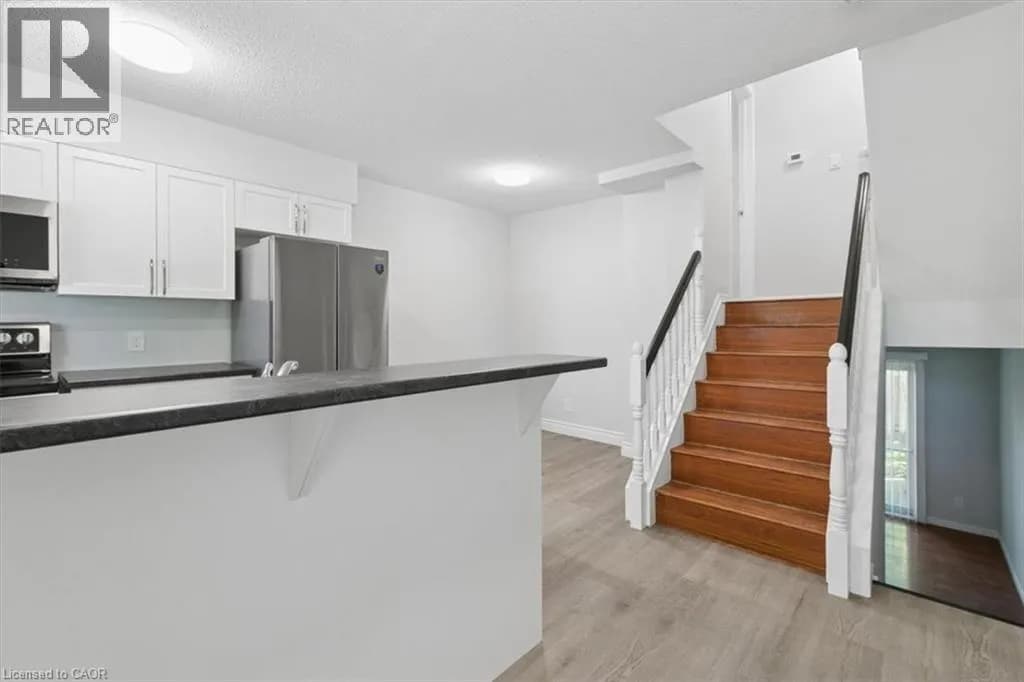 211 VERONICA Drive Unit# 8 — photo 4 of 34