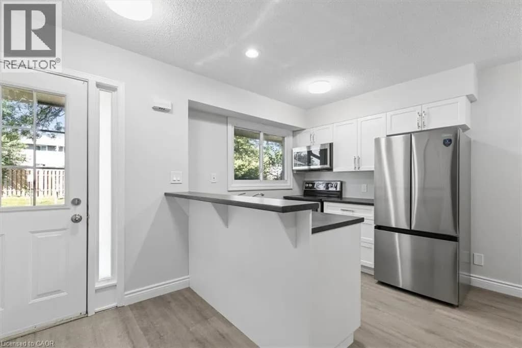 211 VERONICA Drive Unit# 8 — photo 5 of 34