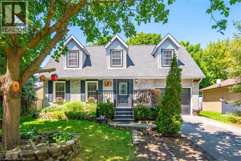34 PEACHTREE Crescent — photo 1 of 44