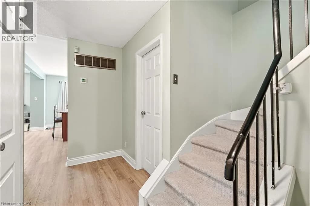 4 EILEEN Street — photo 5 of 36