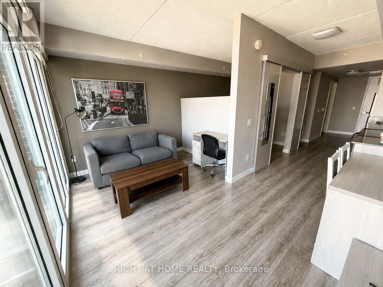 713 - 250 ALBERT STREET — photo 2 of 23