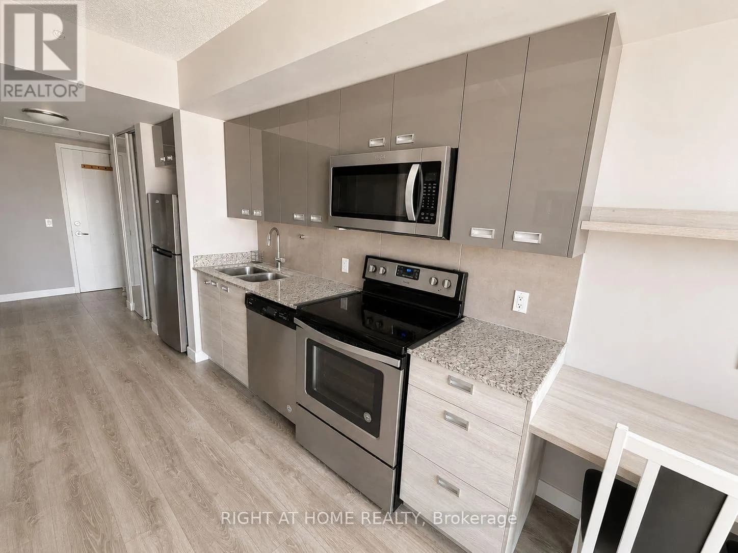 713 - 250 ALBERT STREET — photo 4 of 23