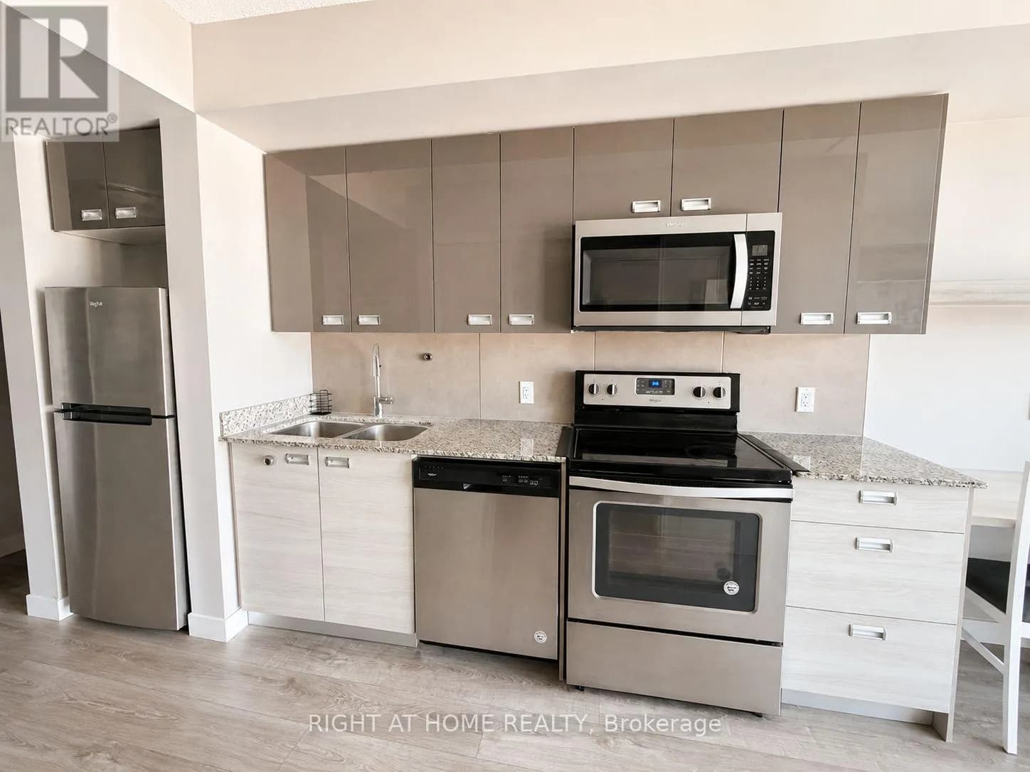 713 - 250 ALBERT STREET — photo 5 of 23