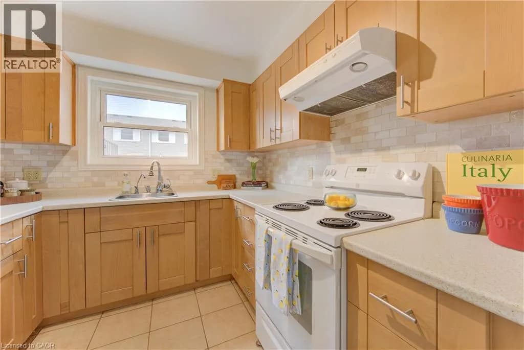 440 PIONEER Drive Unit# 3 — photo 3 of 20