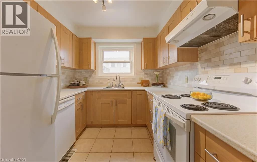 440 PIONEER Drive Unit# 3 — photo 4 of 20
