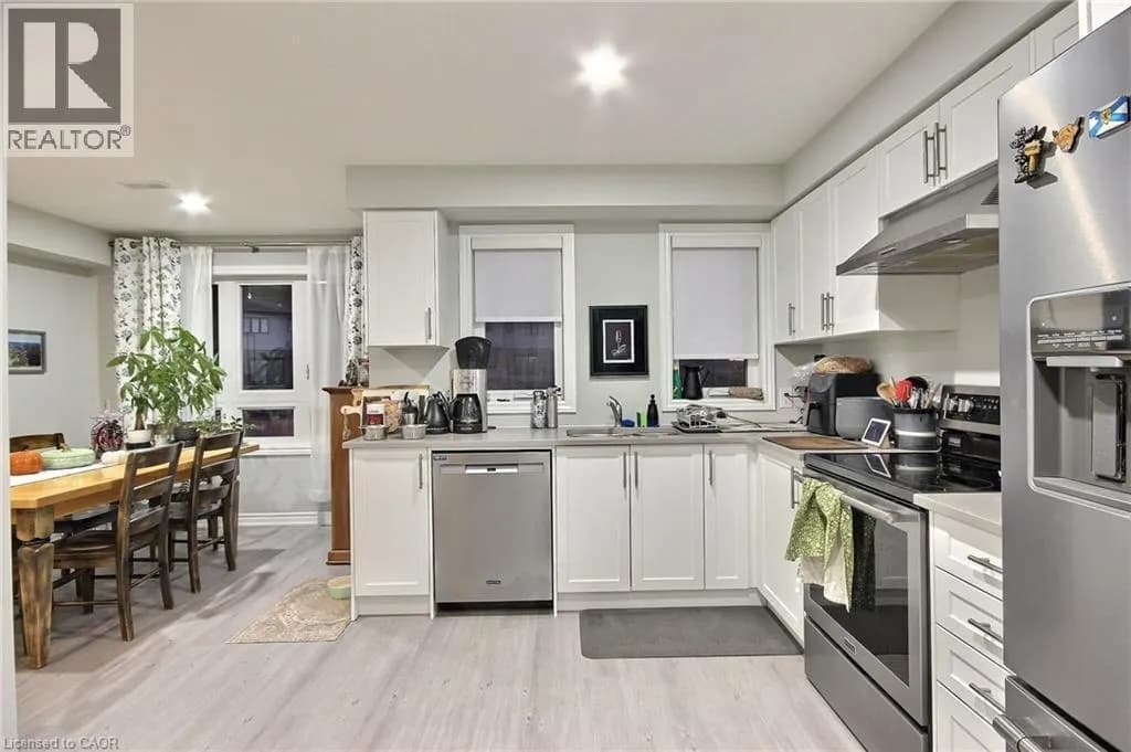 287 CHAPEL HILL Drive — photo 3 of 13