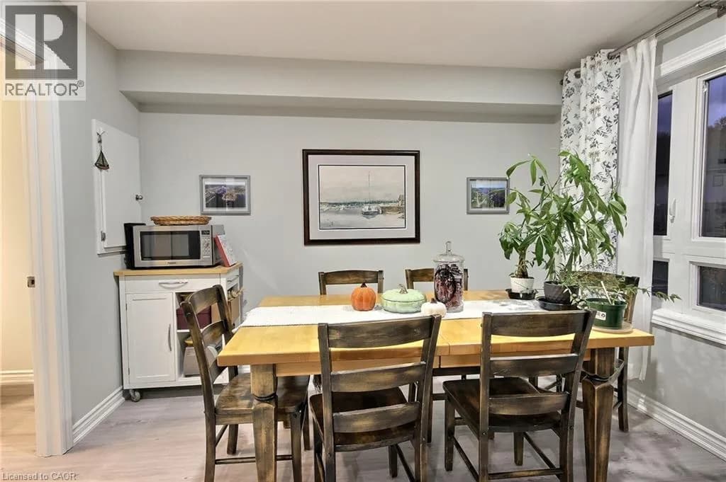 287 CHAPEL HILL Drive — photo 4 of 13