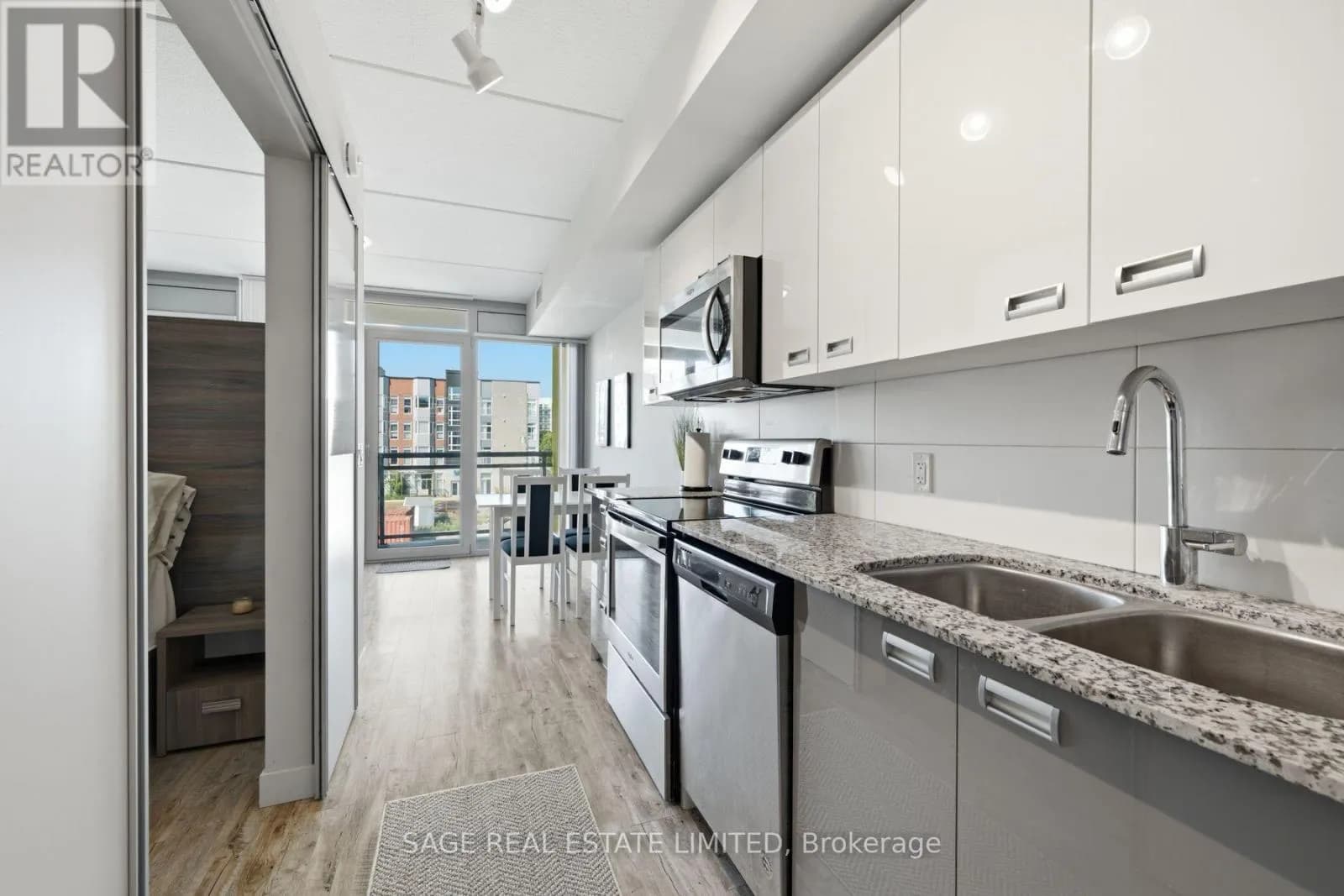 424 - 257 HEMLOCK STREET — photo 3 of 46