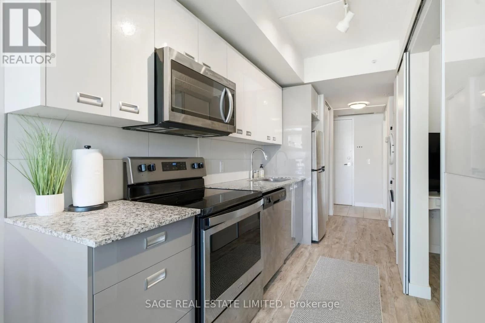 424 - 257 HEMLOCK STREET — photo 4 of 46