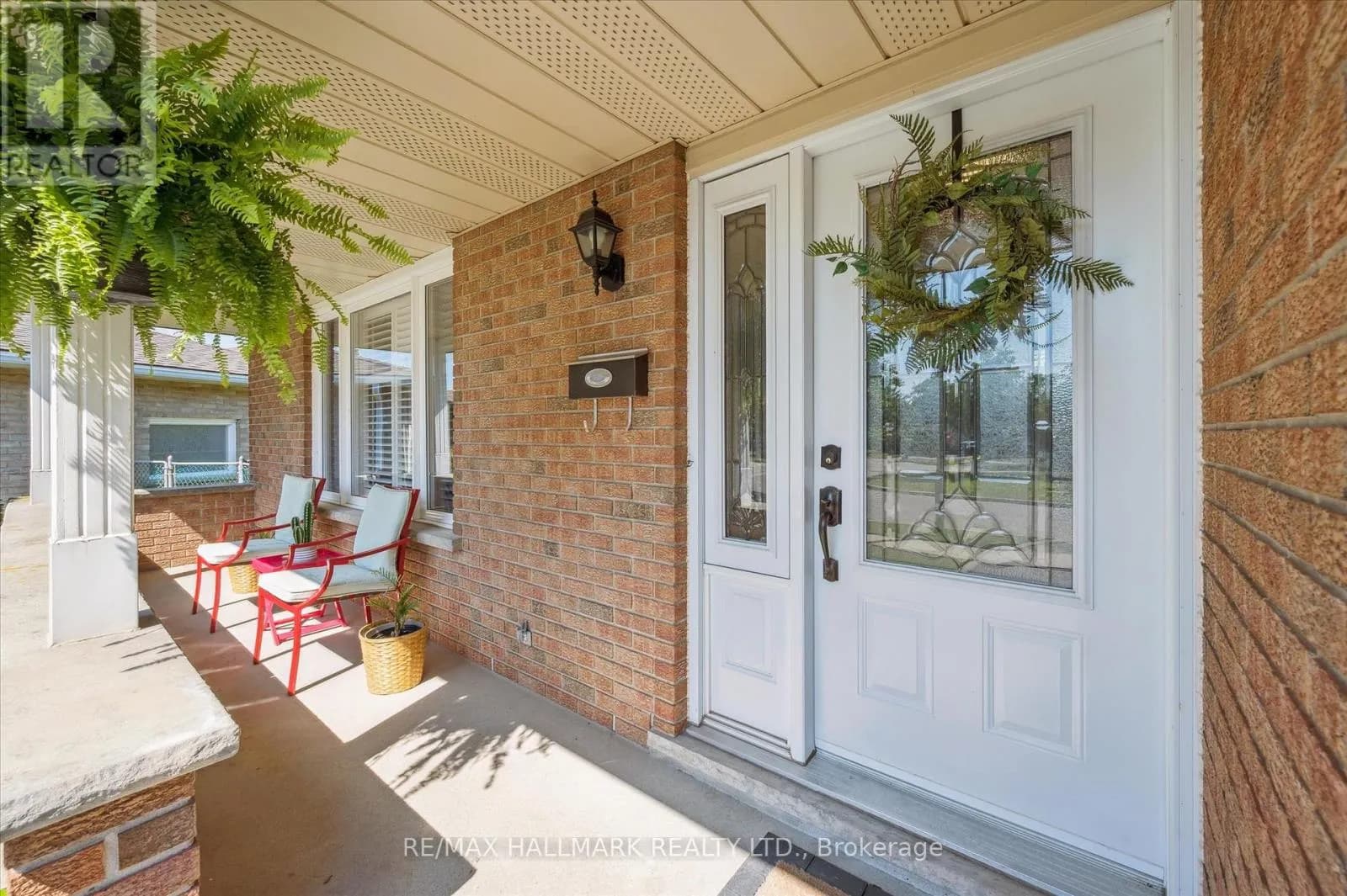 32 WARWICK COURT — photo 2 of 41