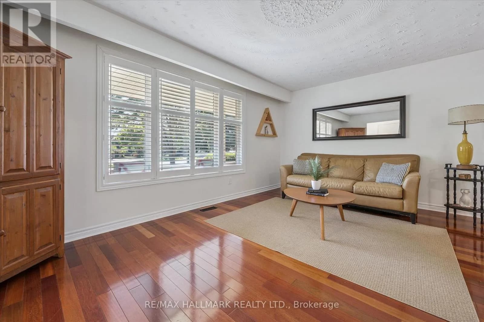 32 WARWICK COURT — photo 4 of 41