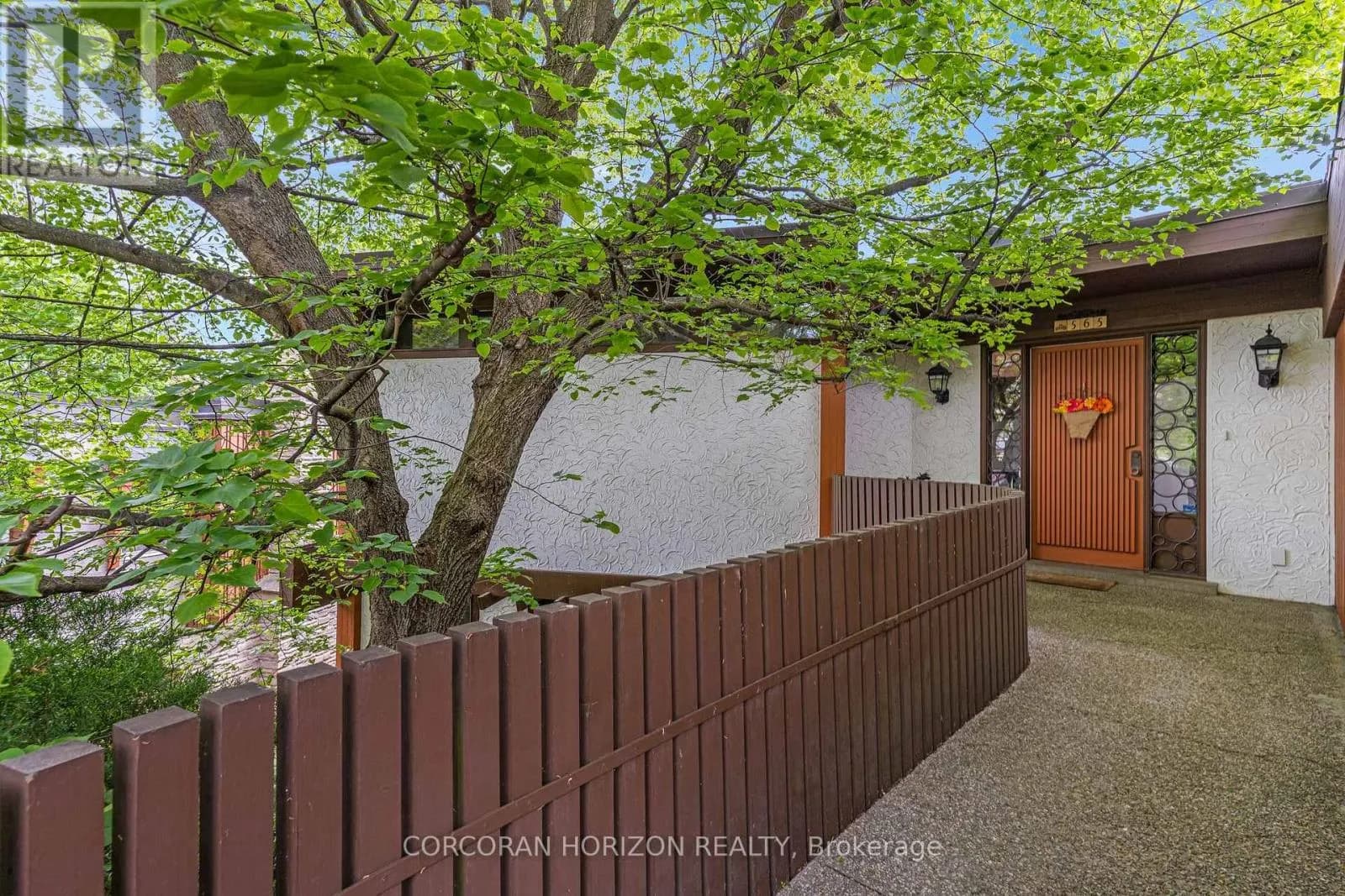 565 FOUNTAIN STREET S — photo 1 of 49