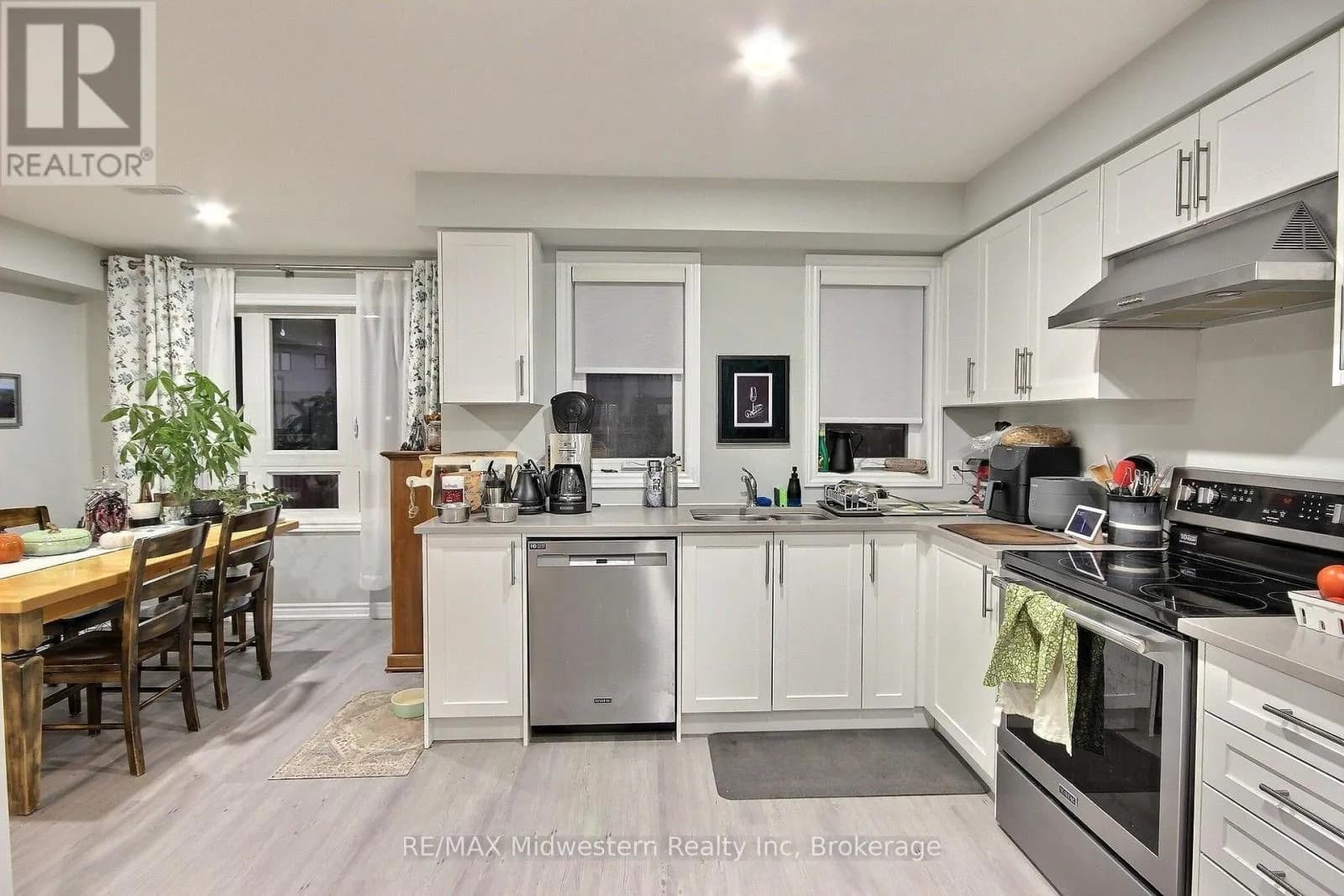 35 - 287 CHAPEL HILL DRIVE — photo 4 of 14