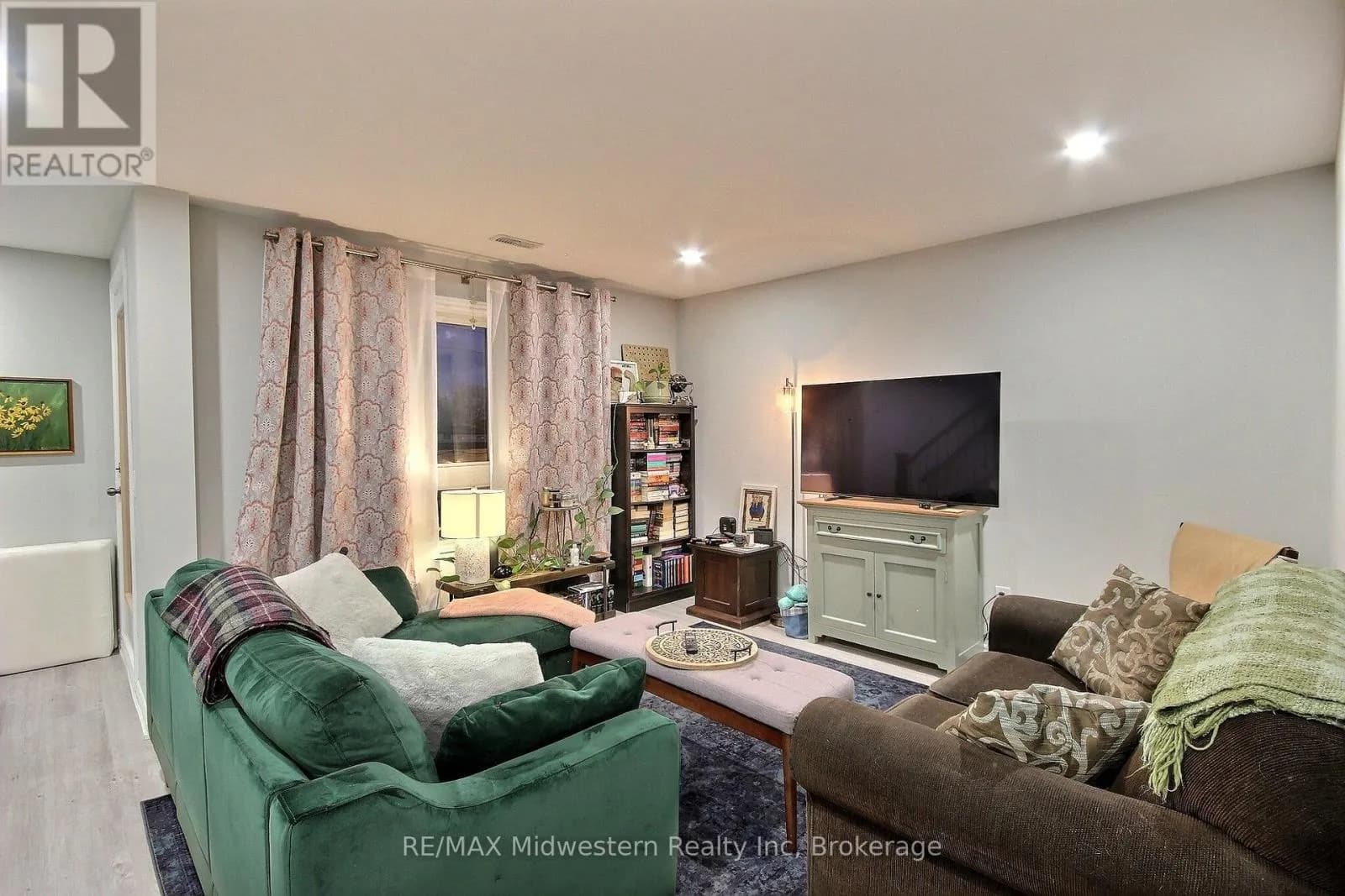 35 - 287 CHAPEL HILL DRIVE — photo 5 of 14