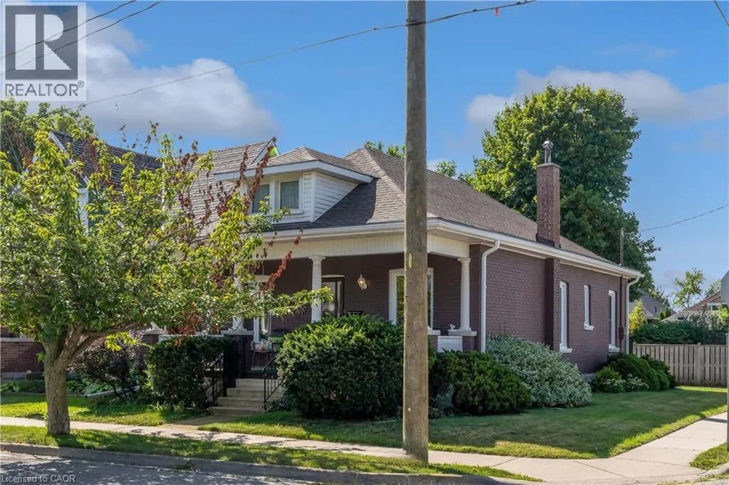 50 STRATHCONA Avenue — photo 2 of 32