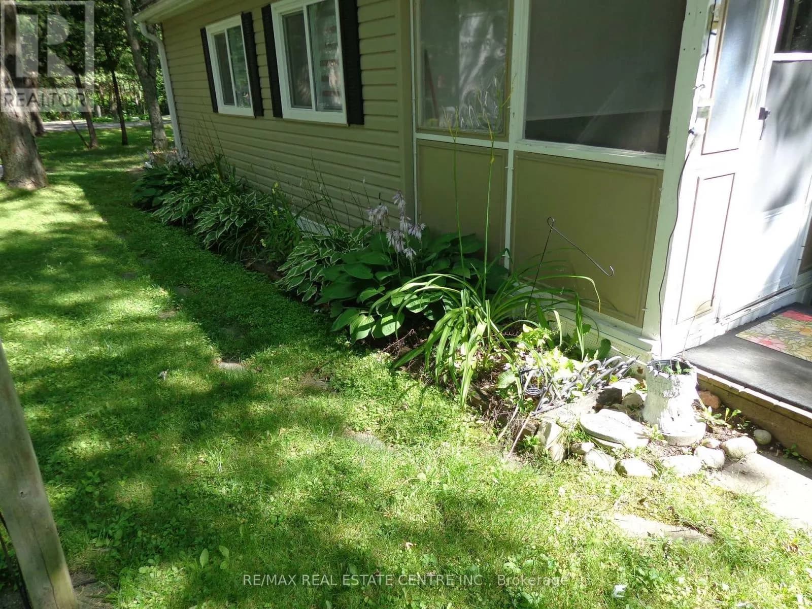422 - 1652 PUDDICOMBRE ROAD — photo 3 of 35