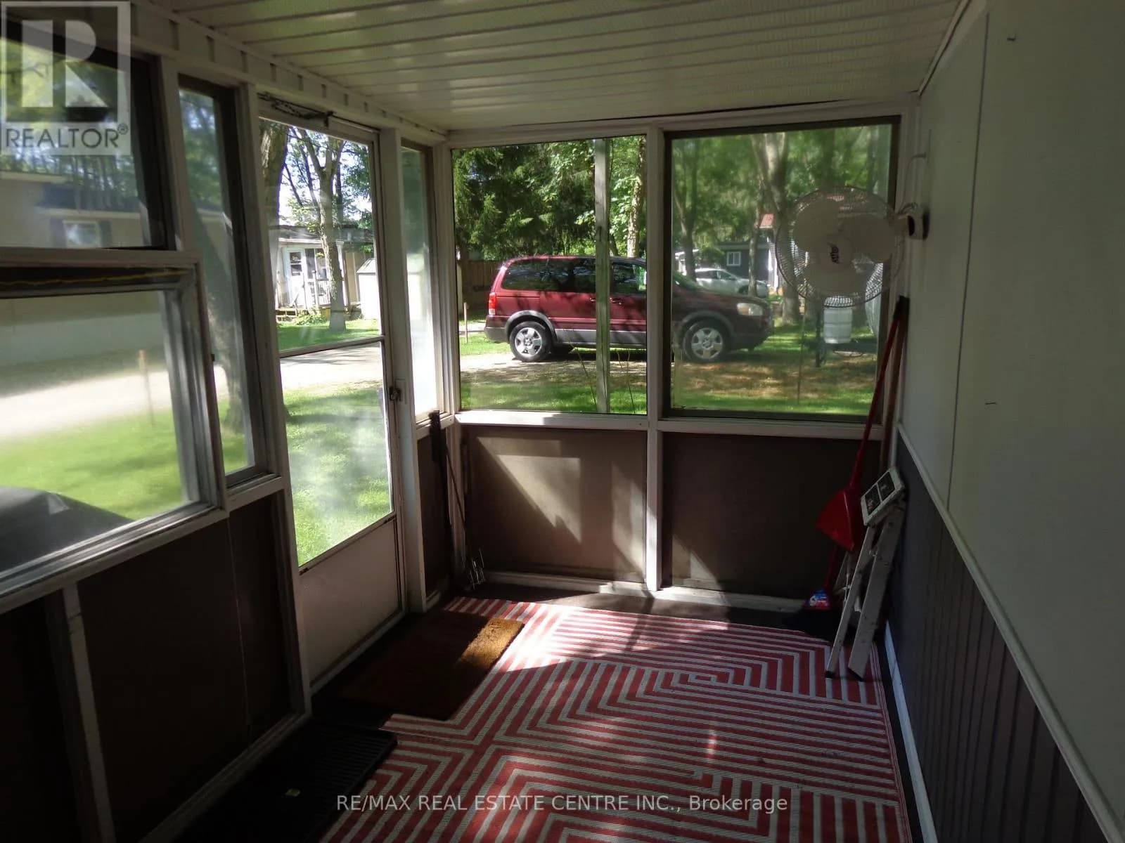 422 - 1652 PUDDICOMBRE ROAD — photo 4 of 35