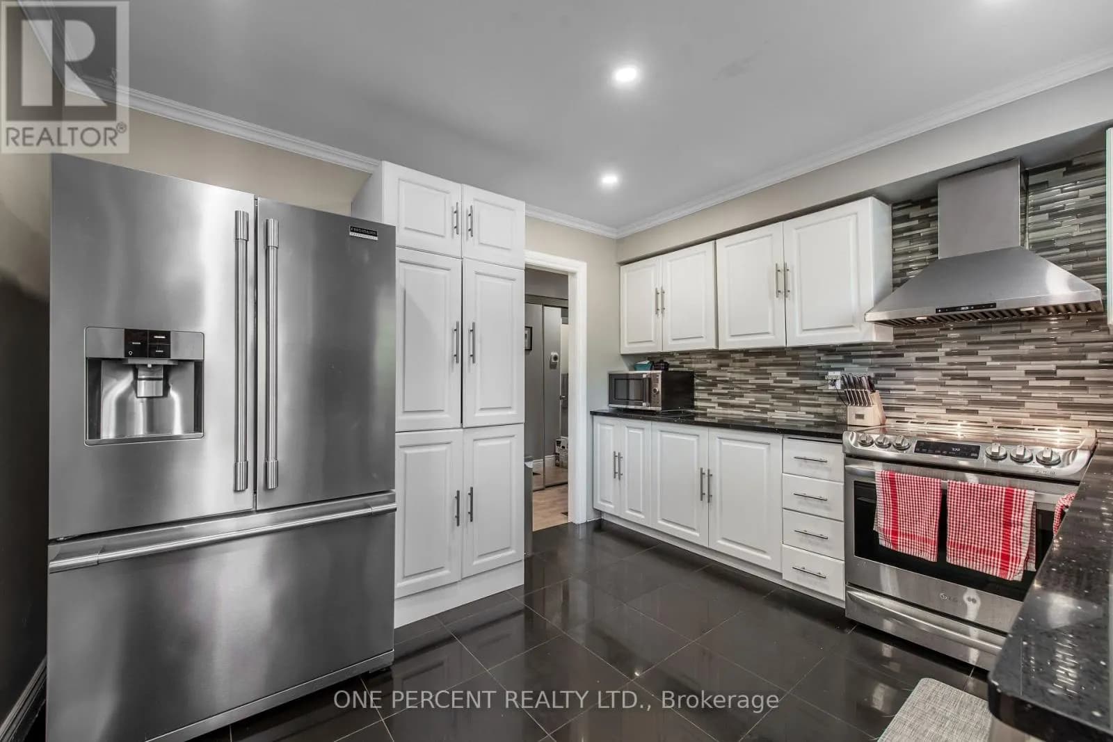 7 MORGANDALE CRESCENT — photo 4 of 39