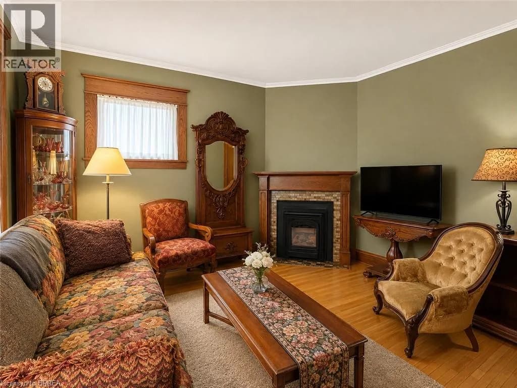 49 PALMERSTON Avenue — photo 3 of 29