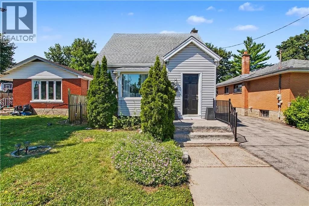16 MERCER Road — photo 1 of 33
