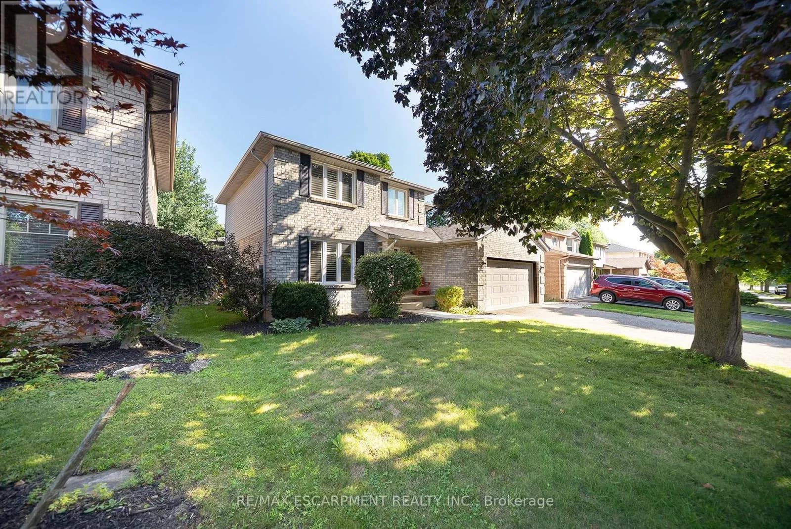 20 HOGARTH ROAD — photo 3 of 47
