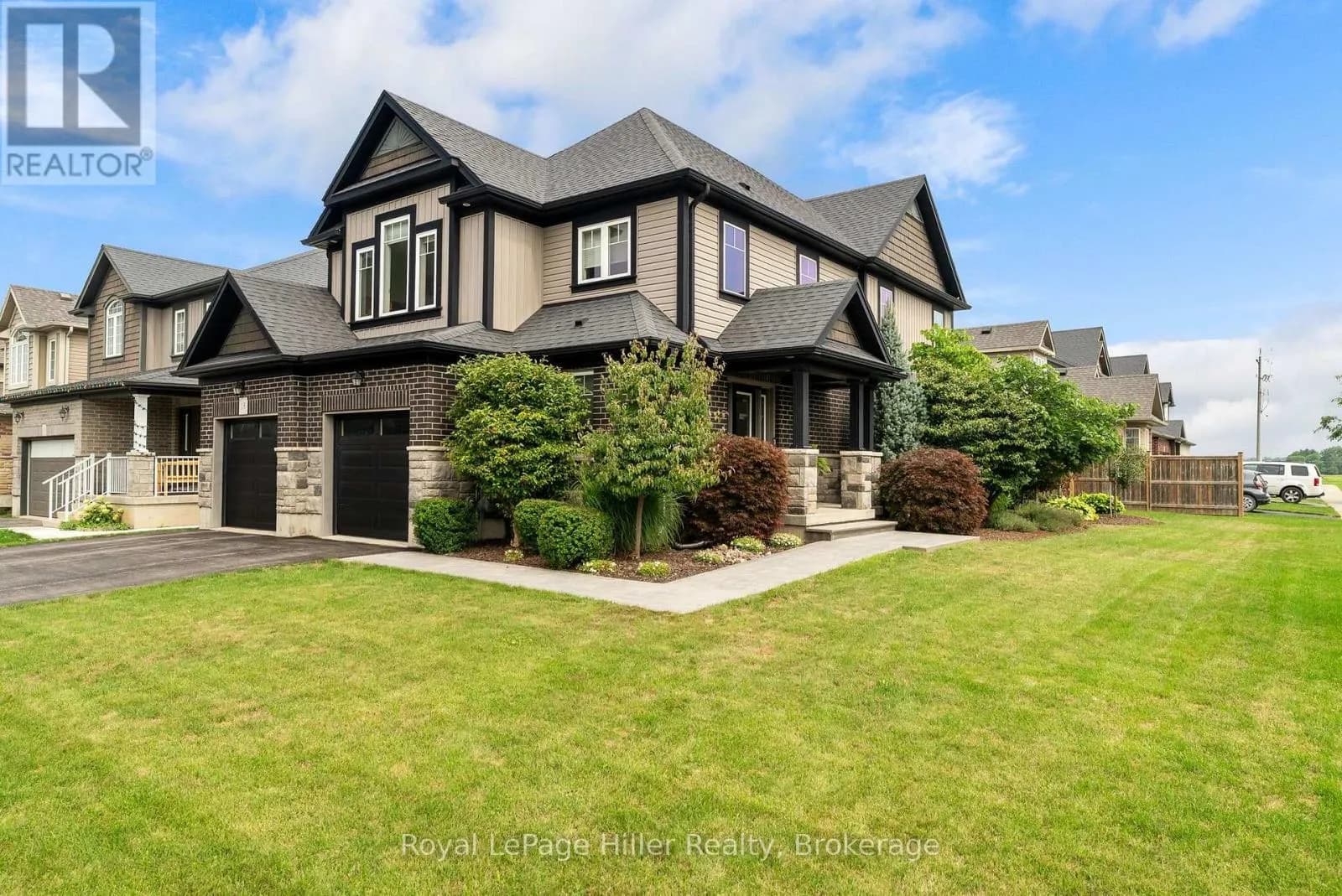 15 ROBERTSON DRIVE — photo 1 of 50