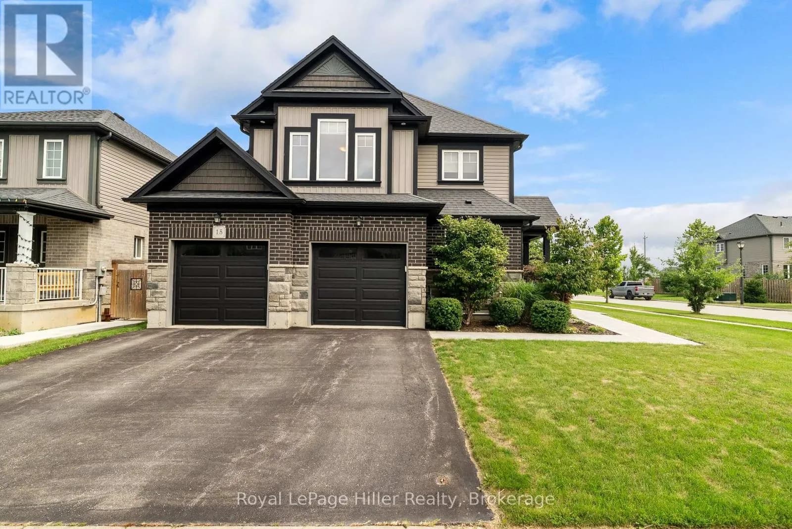 15 ROBERTSON DRIVE — photo 2 of 50