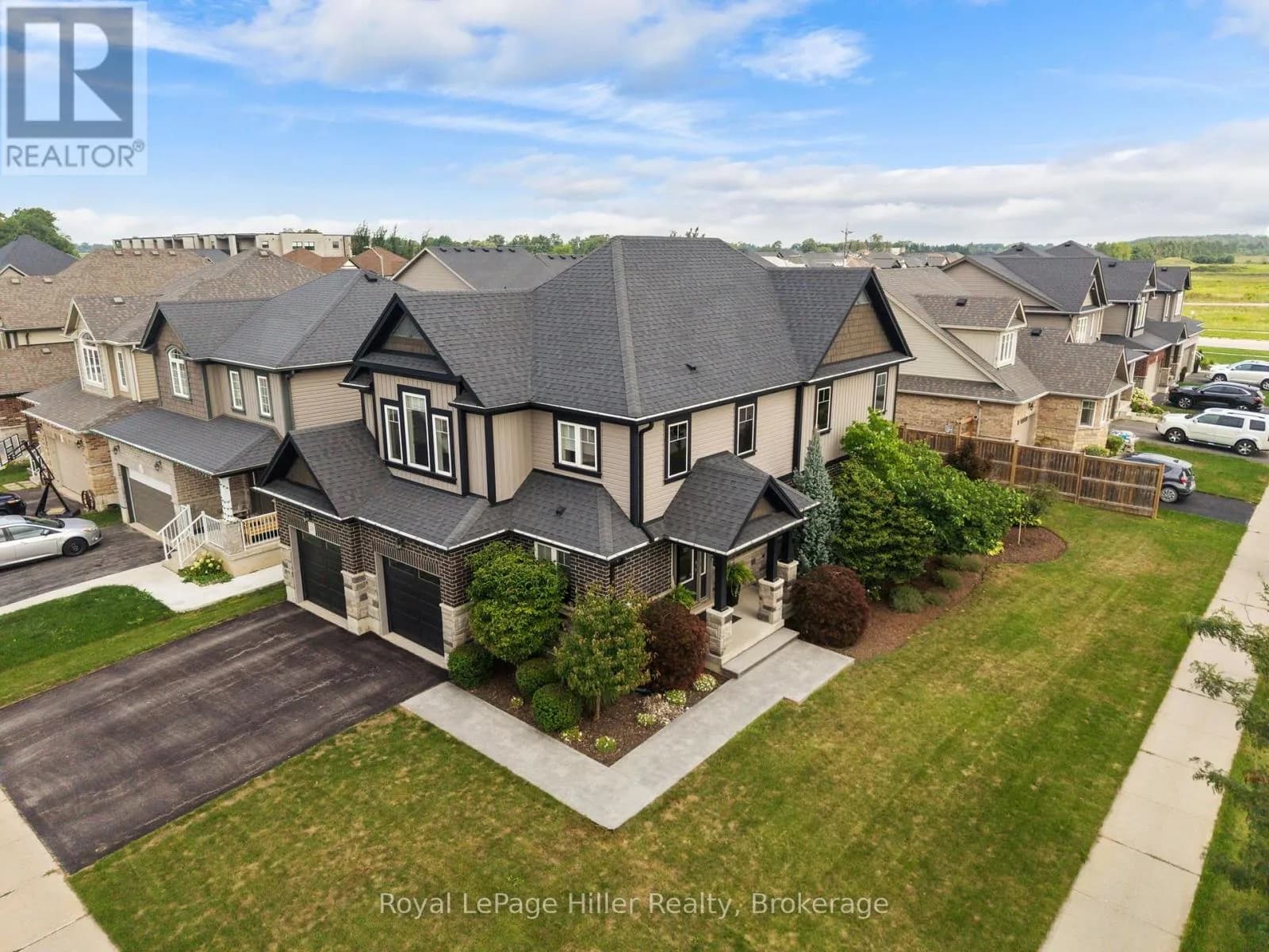 15 ROBERTSON DRIVE — photo 3 of 50