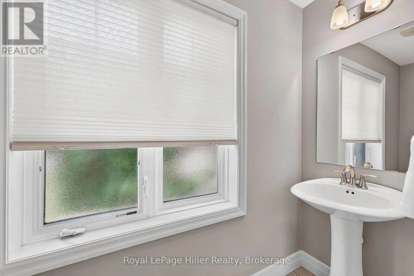 15 ROBERTSON DRIVE — photo 5 of 50