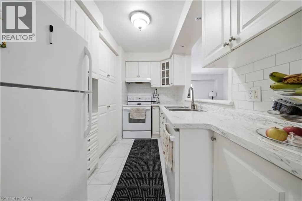 230 SUNSET Boulevard — photo 4 of 24