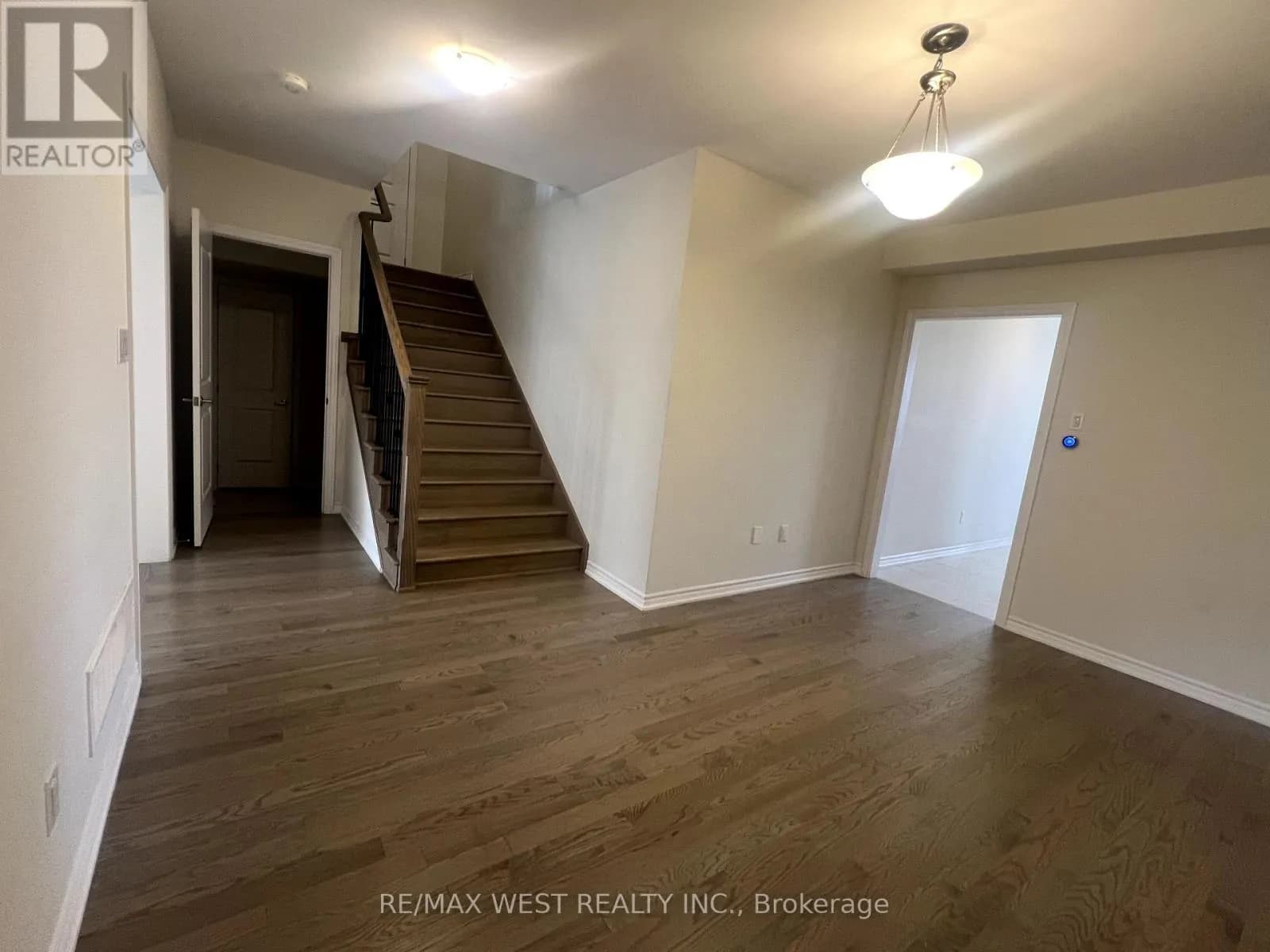 88 STRICKLAND AVENUE — photo 4 of 37