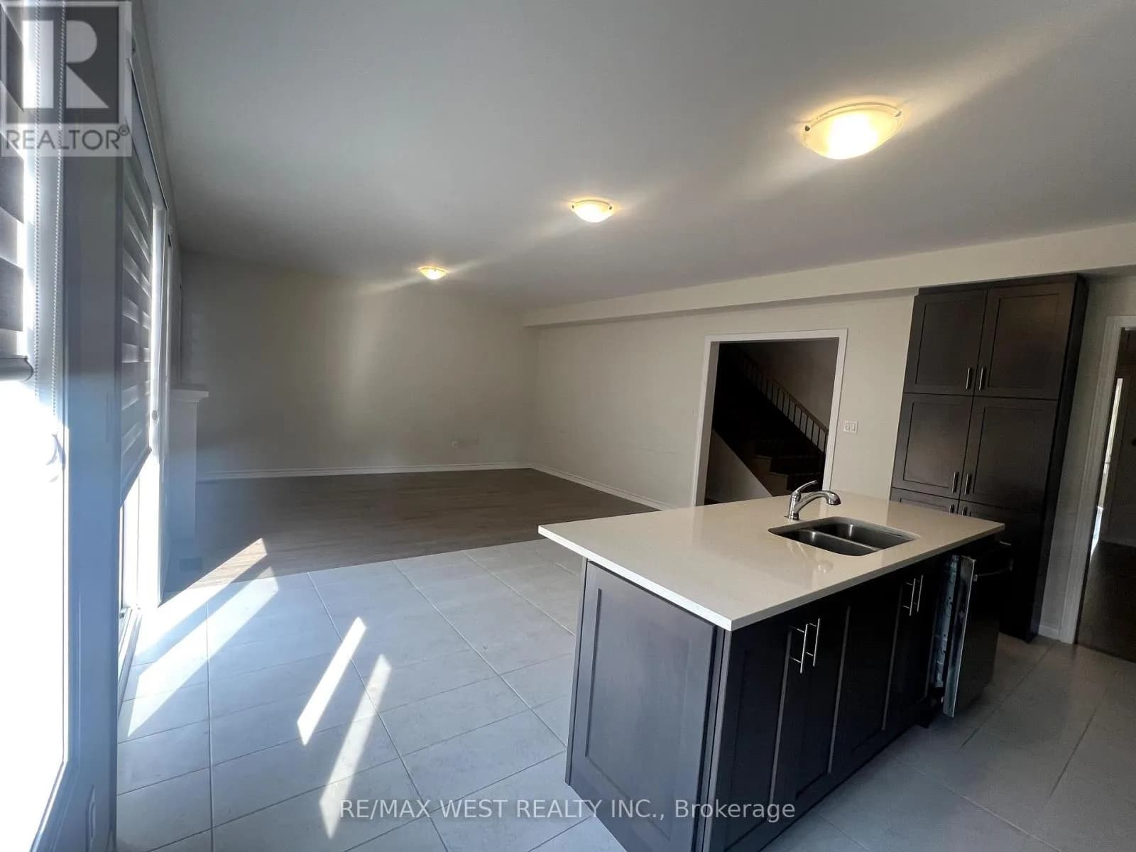 88 STRICKLAND AVENUE — photo 5 of 37
