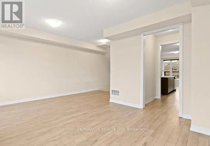 109 - 585 COLBORNE STREET E — photo 5 of 27