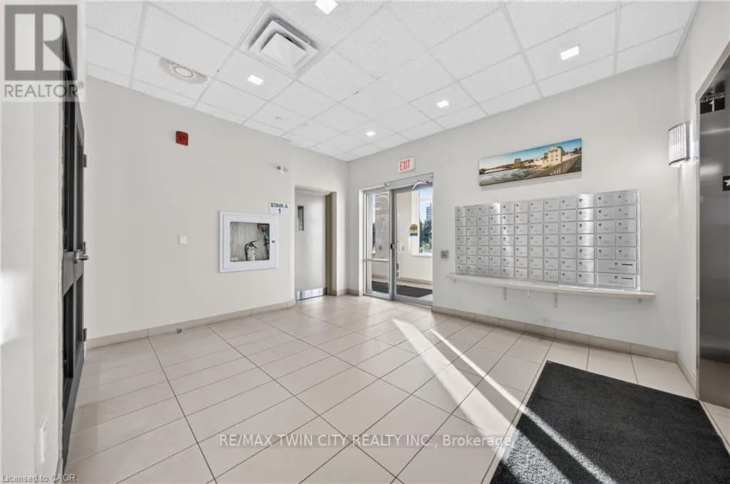 203 - 155 WATER STREET S — photo 4 of 42