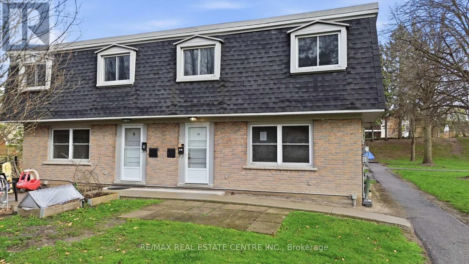 10 - 76 BORDEN PARKWAY — photo 2 of 26