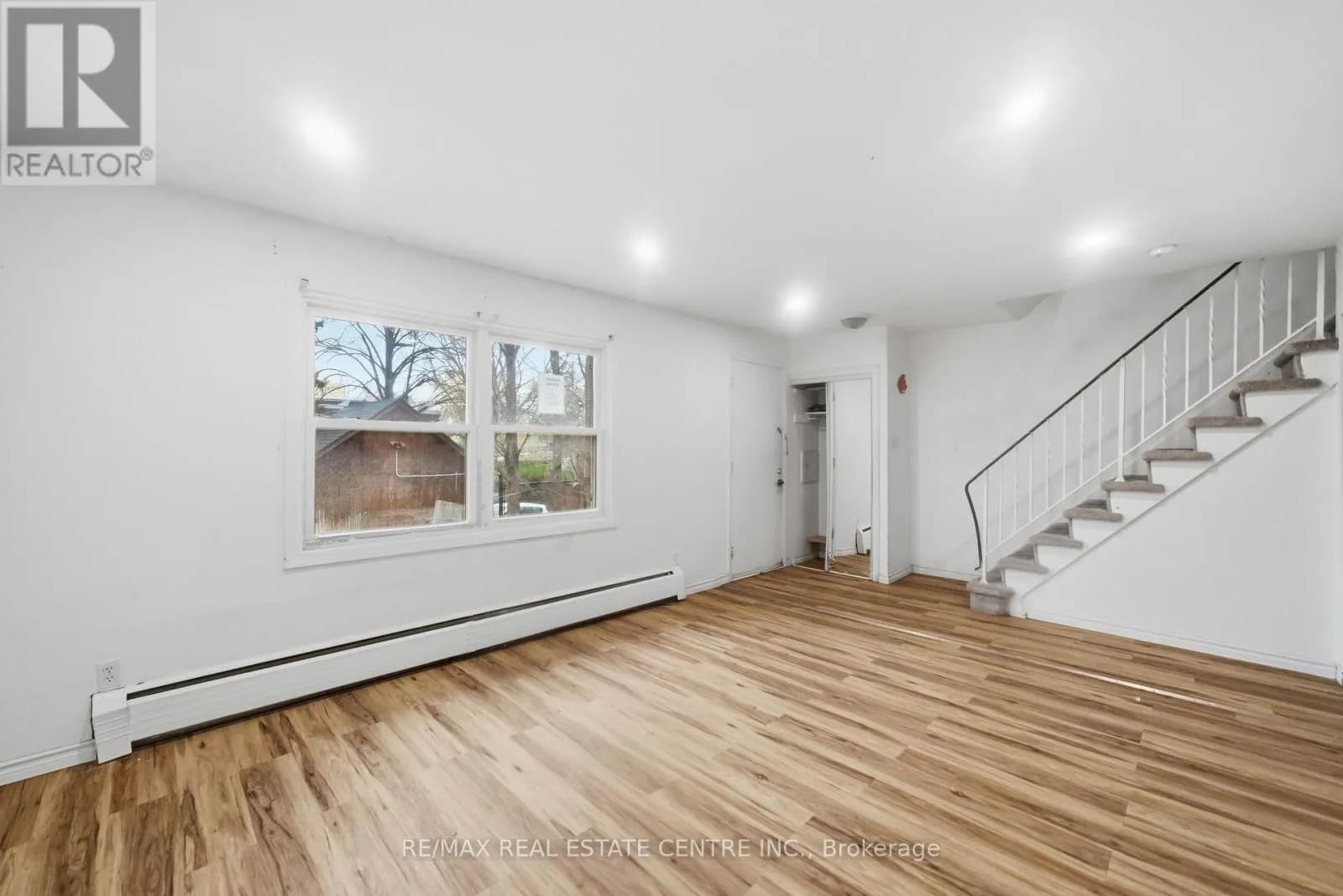 10 - 76 BORDEN PARKWAY — photo 5 of 26